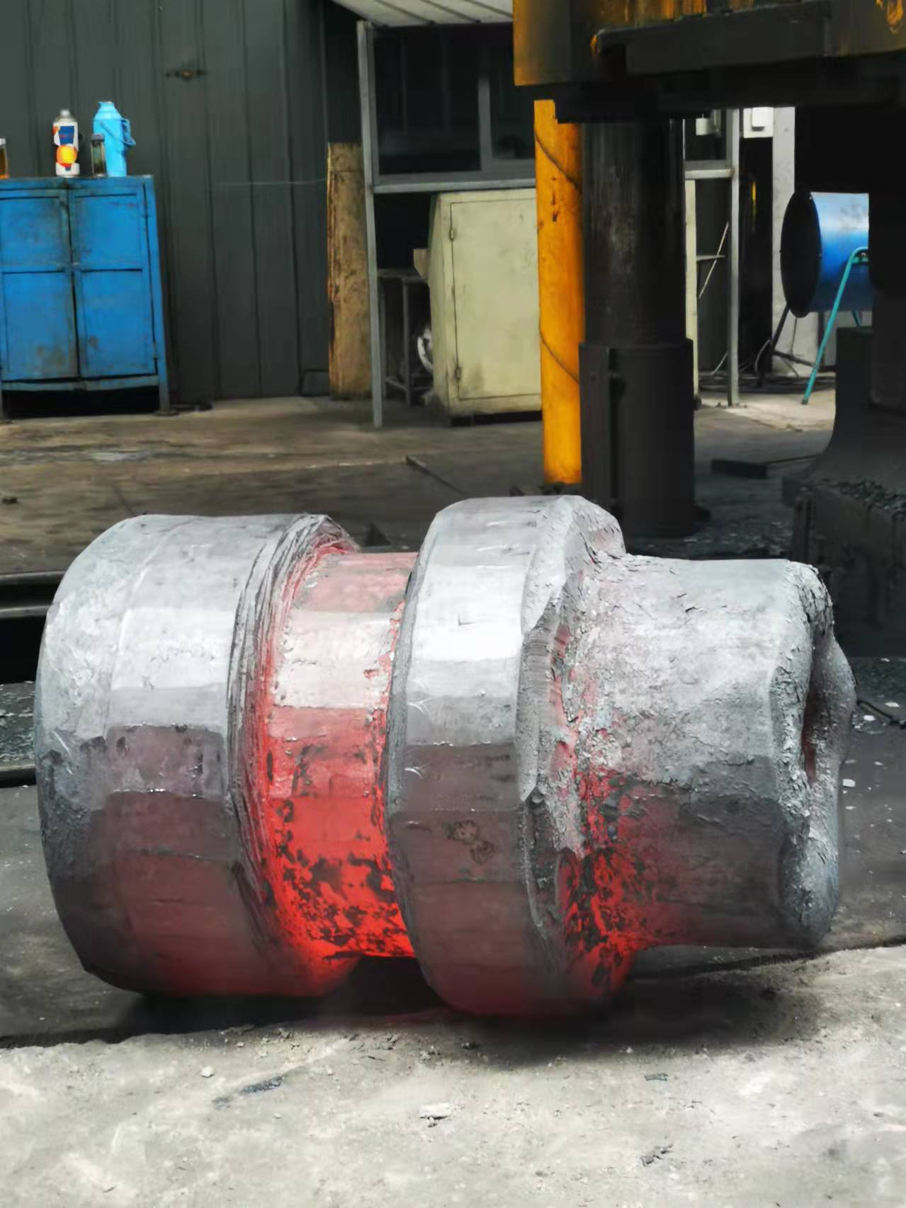 Penyelidikan mengenai proses penempaan die bagi penempaan silinder kon aloi aluminium