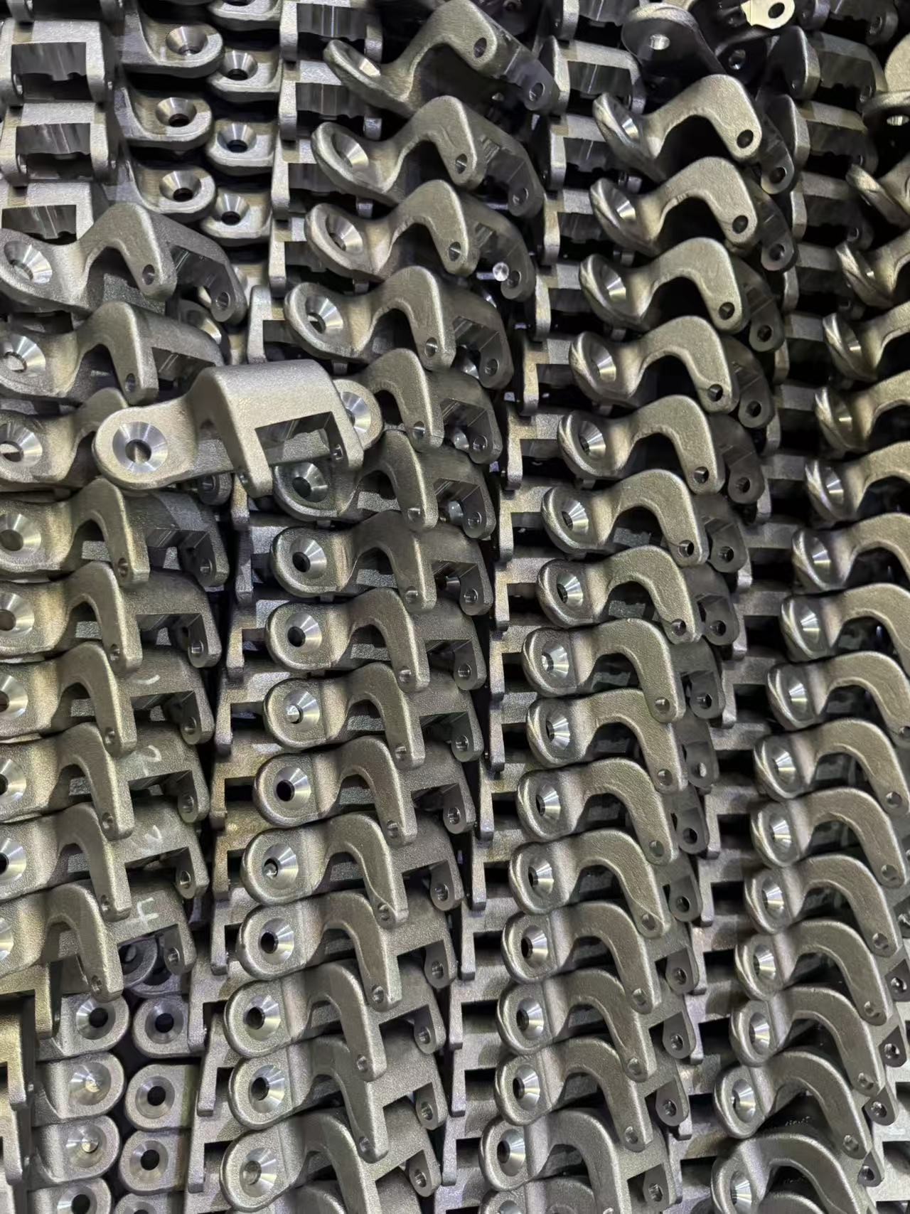 Perkara Utama untuk Menempa Engsel Pintu Automotif